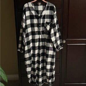 Black and White Plaid Long Sleeve Nightshirt